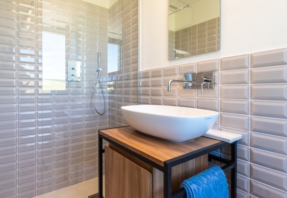 The characteristic en-suite bathroom with a shower - La Buona Maniera