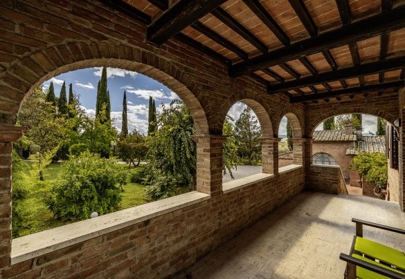 The loggia hosts the first-floor entrance and the staircase leading to the second floor - La Burraia