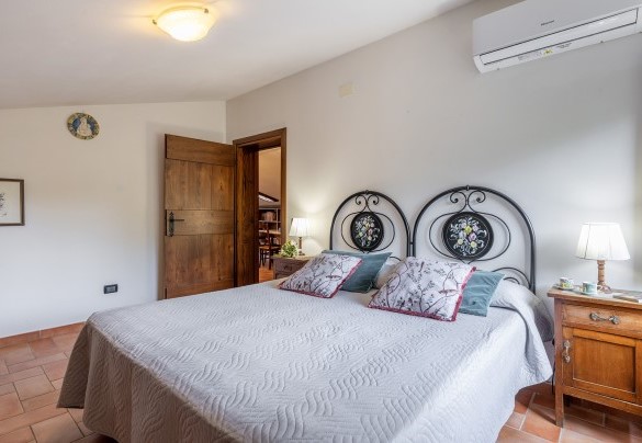 Double bedroom no. 8 on the second floor - La Burraia