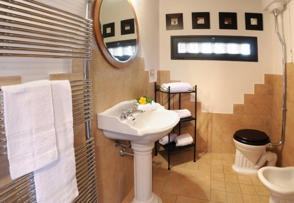 Bathroom n.3 with shower on the ground floor - La Capanna di Franca 6+2