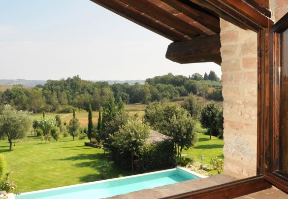 Beautiful panorama of the Tuscan countryside from the window of the first floor mezzanine area - La Capanna di Franca 6+2