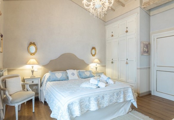 Camera matrimoniale con letto largo 1,80 al piano terra - La Capannina