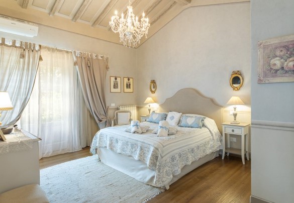 Camera matrimoniale con letto largo 1,80 al piano terra - La Capannina