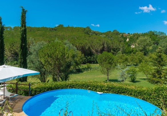 Pool enjoys a picturesque view of the beautiful expanse of woods stretching out in front – La Casa dell’Artista 6