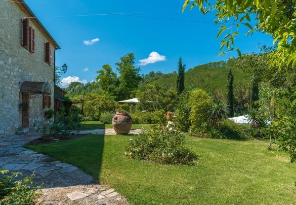 The villa is surrounded by a green and extensive park of 3 hectares – La Casa dell’Artista 6