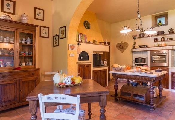 The kitchen with pizza oven and barbecue – La Casa dell’Artista 6