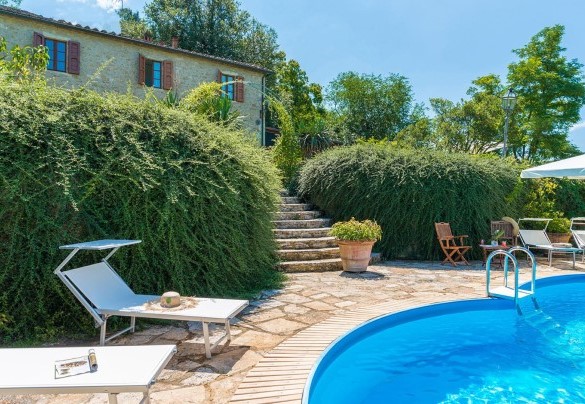 Villa for rent with exclusive pool surrounded by greenery one step away from Siena – La Casa dell’Artista 6