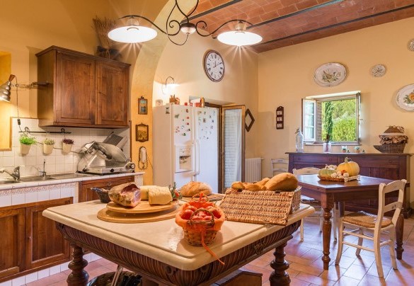 The bright and equipped kitchen – La Casa dell’Artista 6
