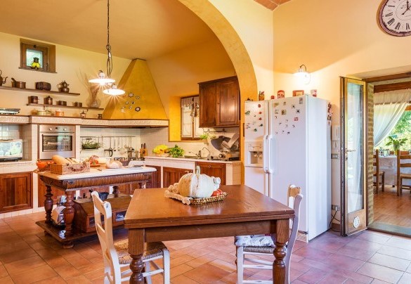 The kitchen next to the veranda with the dining room – La Casa dell’Artista 6