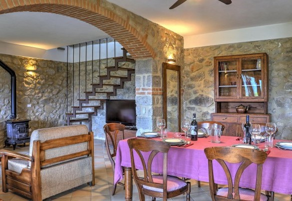 The dining and seating space with the staircase to the first floor – La Casa di Elsa 