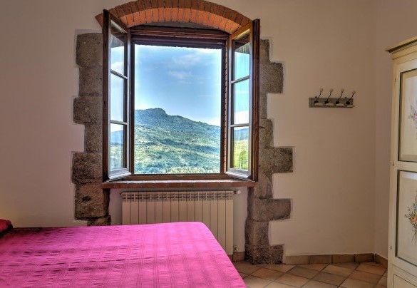 Double bedroom n. 1 with en-suite bathroom, on the first floor – La Casa di Elsa 