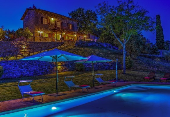 The villa lit for enjoyable nocturnal occasions - La Casa di Elsa 