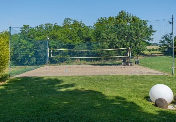 Al centro del parco è presente un campo da mini beach volley  - La casa di Nanì