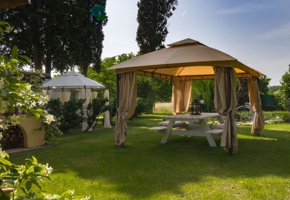 Il giardino fornisce alcune zone relax - La casa di Nanì