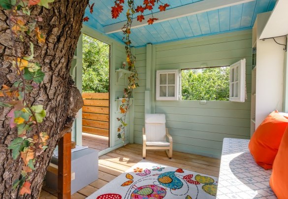L'interno della casa sull'albero è colorato e giocoso - La casa di Nanì