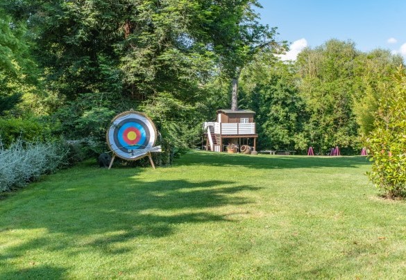 Un poligono per il tiro con l'arco è situato al centro del parco - La casa di Nanì