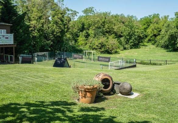 Il parco ospita un campo da calcio - La casa di Nanì