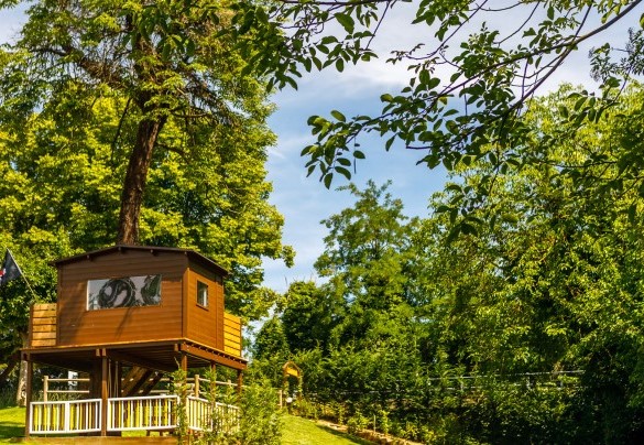 La fiabesca casa sull'albero si affaccia sul giardino - La casa di Nanì