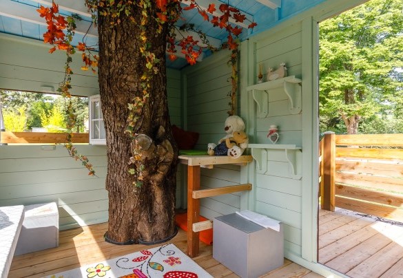 L'interno della casa sull'albero è colorato e giocoso - La casa di Nanì