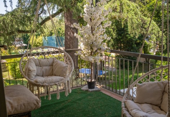 Il giardino offre delle zone relax - La casa di Nanì