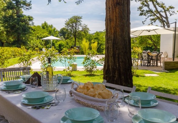 Il parco offre innumerevoli scorci dove godere di pranzi all'aperto - La casa di Nanì