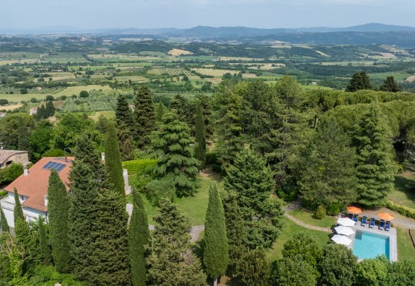 The fenced park extends over approximately 6,000 sqm -  La Casetta