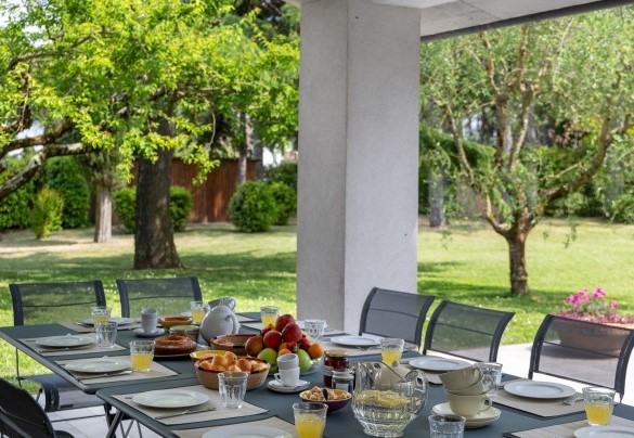 The portico with dining table -  La Casetta