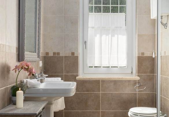 Bathroom with shower no.2 on the ground floor (apartment 2) -  La Casetta