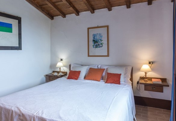 Double bedroom on the first floor - La Cerqua