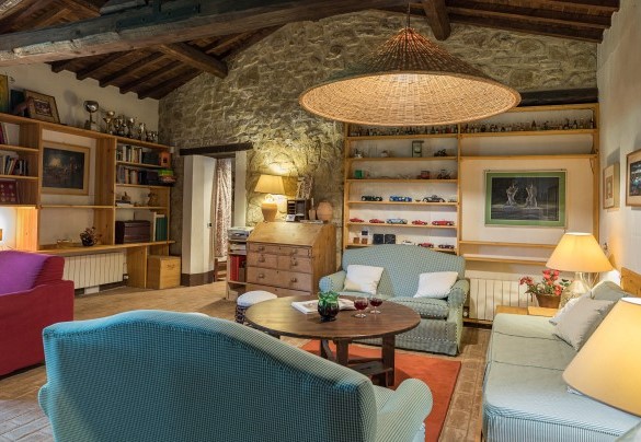 Second sitting room with fireplace - La Cerqua