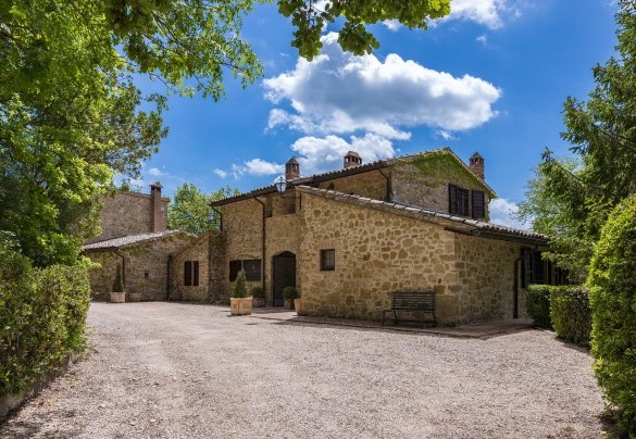 The main entrance of the farmhouse - La Cerqua