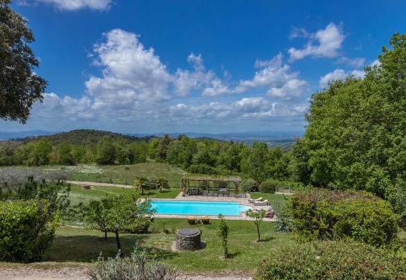 The property is situated on the gentle Umbrian hills - La Cerqua