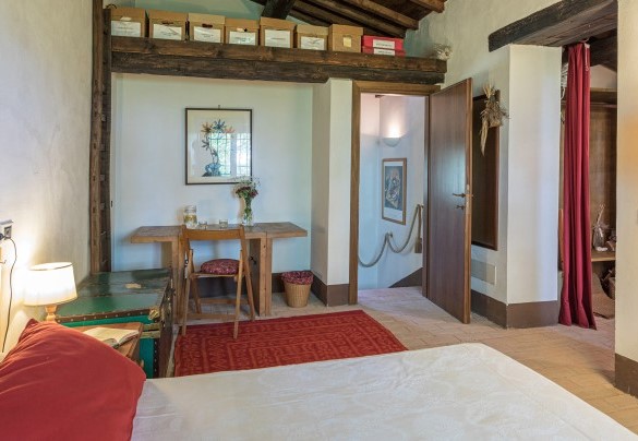 Double bedroom on the first floor - La Cerqua