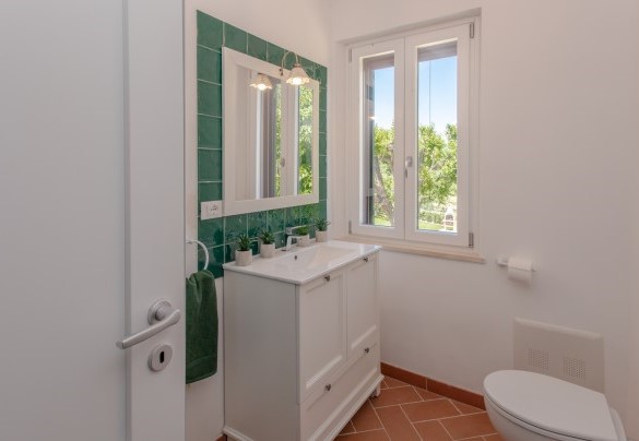 Il bagno con doccia n.3 al primo piano - La Collina degli Ulivi
