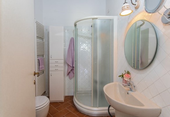 Il bagno con doccia n.2 nella suite - La Collina degli Ulivi