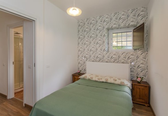 La camera matrimoniale, con letto alla francese, n.1 al piano terra - La Collina degli Ulivi