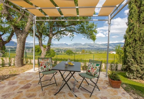 Il gazebo all'uscita dell'annesso - La Collina degli Ulivi