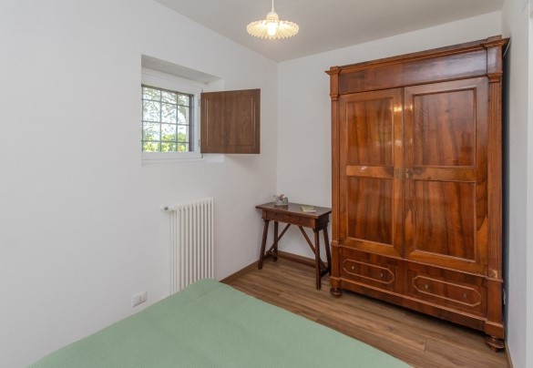 La camera matrimoniale, con letto alla francese, n.1 al piano terra - La Collina degli Ulivi