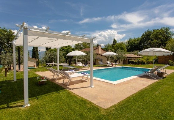 La piscina ad uso esclusivo - La Collina degli Ulivi