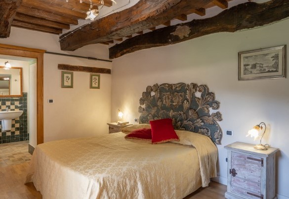 Double bedroom on the first floor - La Colonica  