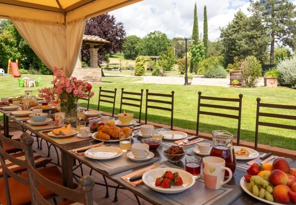 The park, about one and a half hectares, surrounds the entire house - La Colonica  