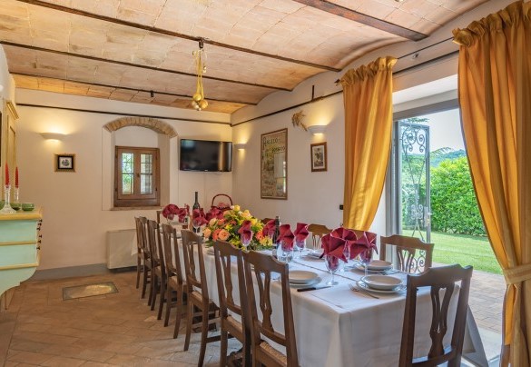  The dining room on the ground floor - The Colonica