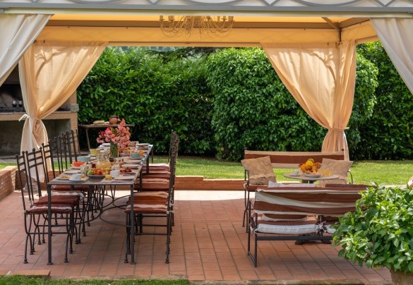 Gazabo with living area - La Colonica