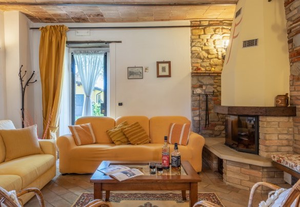Living area with fireplace on the ground  floor - La Colonica  