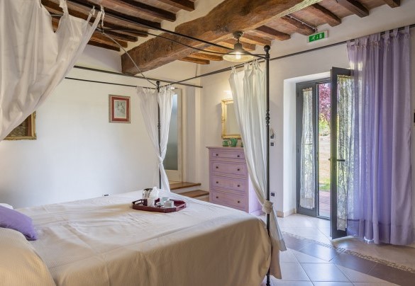 Double bedroom on the ground floor - La Colonica  