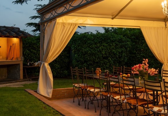 Barbecue area beside the gazebo - La Colonica