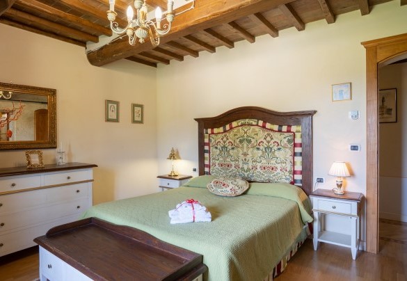 Double bedroom on the first floor - La Colonica  