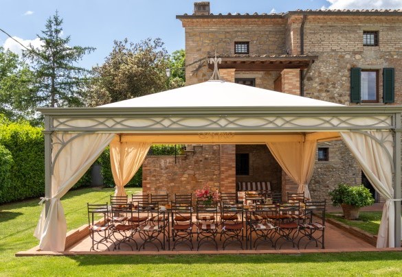 Gazebo with living area - La Colonica