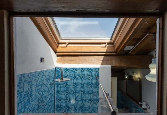 Bathroom with shower on the second floor - La Colonica