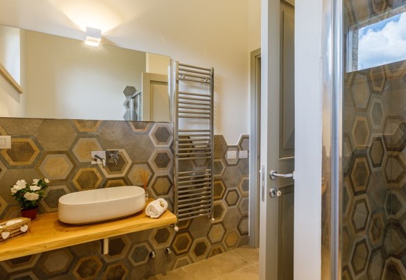 Bagno con doccia al piano terra – La Fonte di Santa Regina